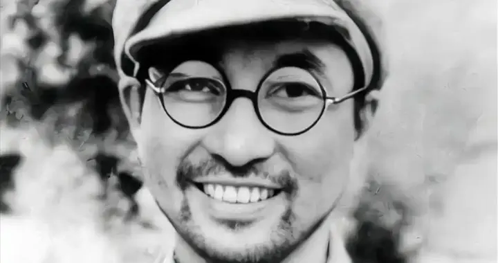 1952年，陈赓开会迟到被刘伯承训斥，陈：你个老头子还会挑歪理！