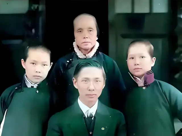 心疼！1910 年孙中山原配和孩子合影，尽显命运沧桑