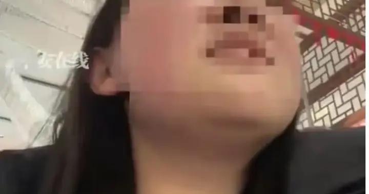 两岁男孩能不能进女浴室？一位妈妈带着幼子被前台拦下