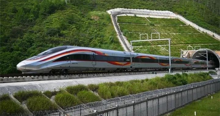 越南首富干脆撂挑子不干了，南北高铁甩开中国后陷入难堪