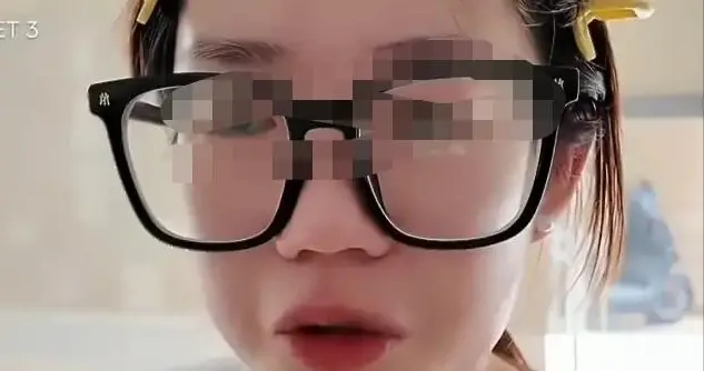 摸臀风波再迎后续！男童父亲刚反击，官方出手通报，熊某栽大跟头