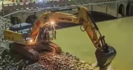 惠州遭遇持续大暴雨 淡水河逼近堤坝 超7500名群众紧急转移