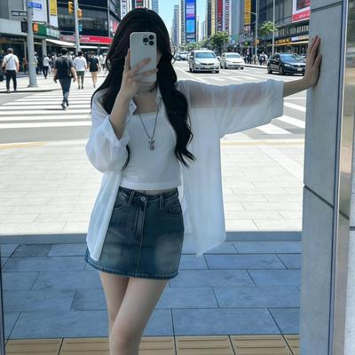 街拍美女穿搭：阳光明媚