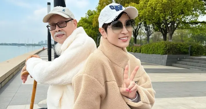 陈法蓉陪90岁父亲游金鸡湖，60岁状态却像30，父女相伴暖意满满