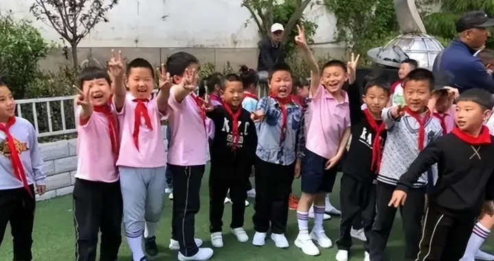 一天消失22所！小学关停潮来了，但更让人担心的还在后头