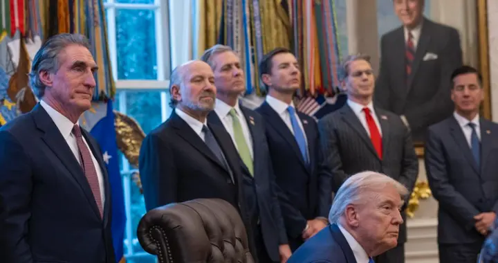 如何评价“金库计划”？特朗普被“稀土牌”打怕了，搞“广积粮”