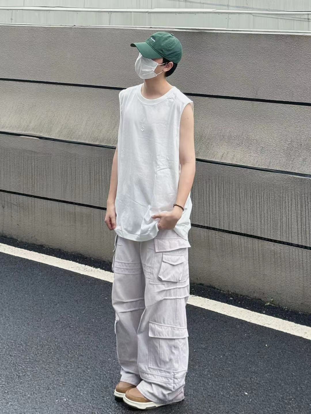 夏日无袖背心穿搭