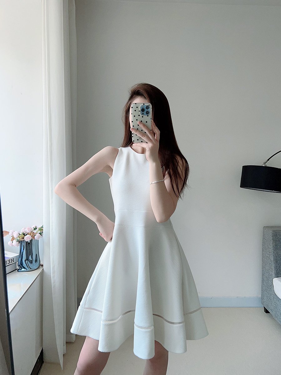 阿玛尼女无袖短款喇叭罗纹连衣裙