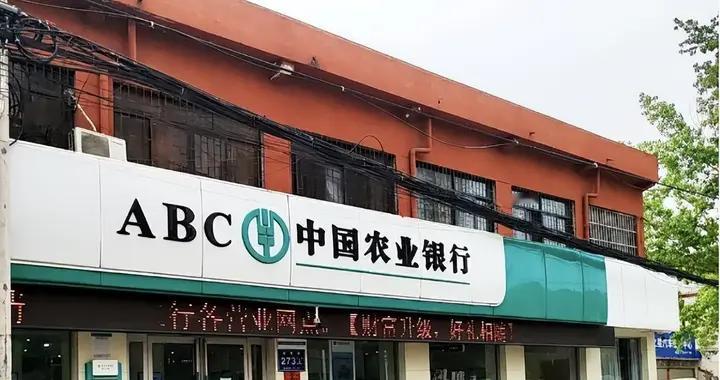 取款170万遭持枪抢劫，银行该当何罪？