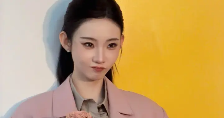 张艺凡分享图片