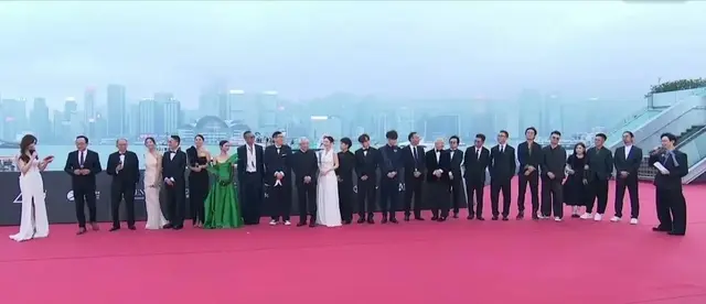 金像奖红毯星光黯淡，老牌港星局促营业，和华表奖撞期无人在意