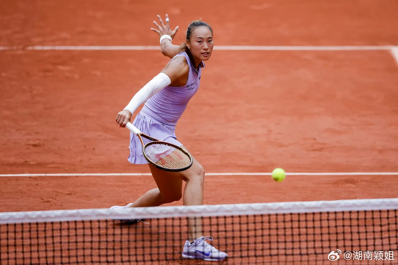 这是一场几乎完美的比赛！ 郑钦发球胜盘局再见ACE，凭借多破发一次的优...