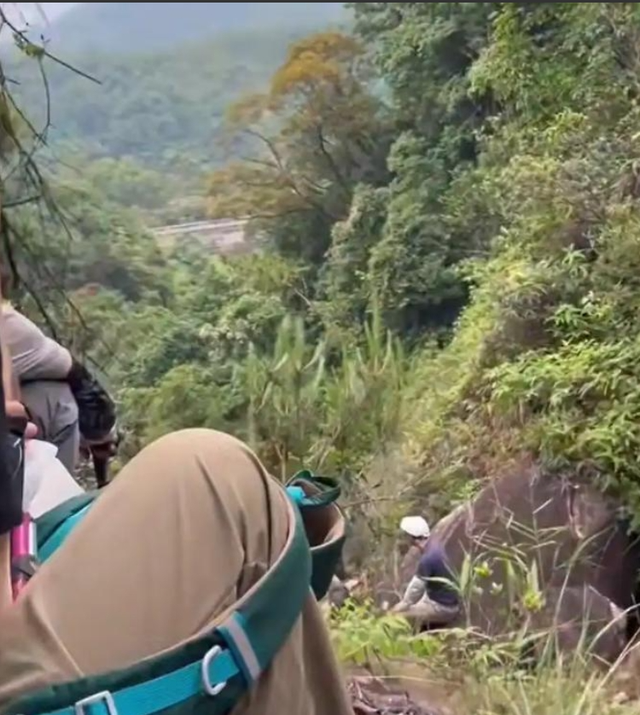 痛心！福建 37 岁女子爬山拍照坠崖，两儿子如何面对这残酷一幕？