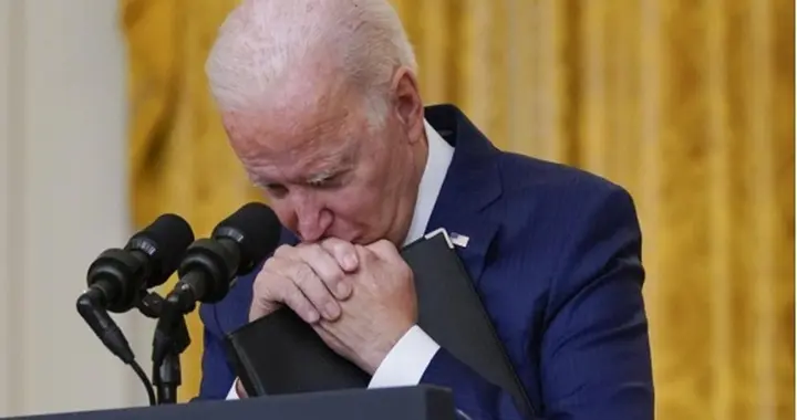 美国曝出惊天丑闻，拜登可能根本没当过总统，任期签名非本人