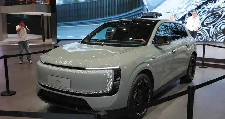 30万买德系豪华纯电SUV，奥迪E7X、奔驰GLC EV与宝马iX3咋选？