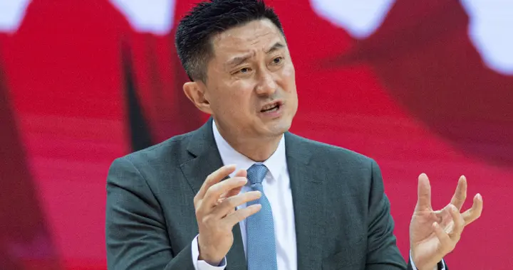 杜锋也很无奈，不满球队两点，太多问题待解决，徐昕膝盖受伤