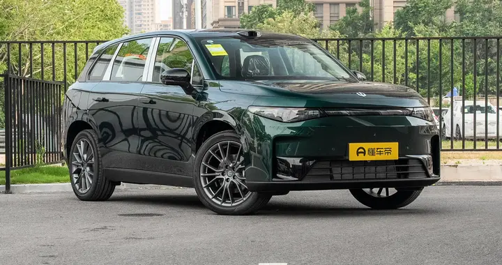 试驾零跑C10：家庭出行新选择，实用与舒适兼得