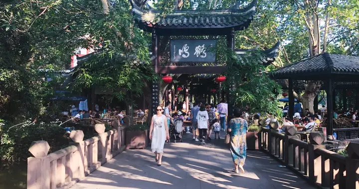 外地游客在成都必做的一件事，却被成都本地人吐槽太脏了？