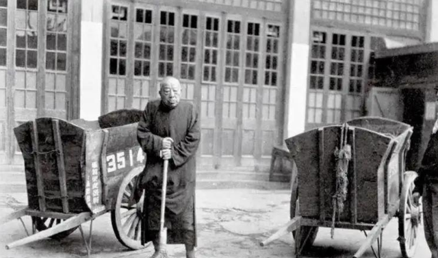 1951年，陈毅发给黄金荣一把扫帚，蒋介石得知后感叹：陈毅真厉害