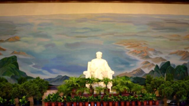 史行途：1977年，毛主席纪念堂的坐像雕