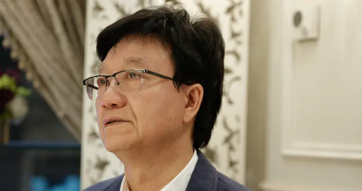 75岁TVB金牌监制梁材远离世，退休仅6年，马浚伟悼念两人合作无间