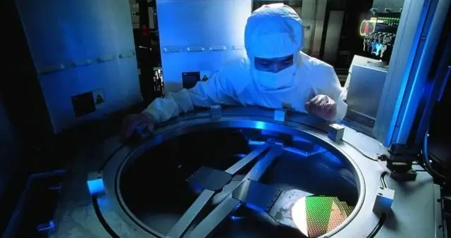 450台光刻机，2153亿元！ASML正式宣布，外媒：中国芯大势已去了