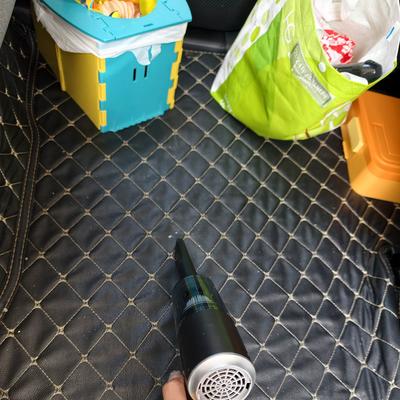 汽车零部件：痛点：零食碎屑、灰尘毛发、砂