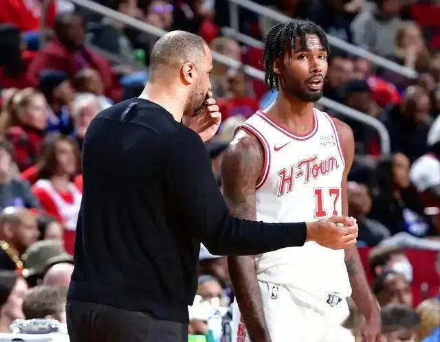 交易杜兰特后，火箭空出的首发留给谁？场均12+7探花面临2大对手