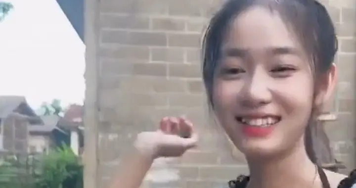 相差二十岁跨国婚姻，娶老挝年轻妻子总像带女儿，满心愧疚难释怀