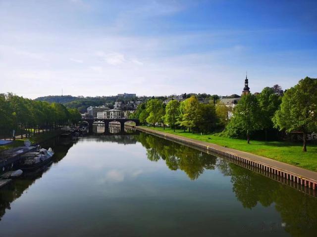 昨日地铁客流量恢复至正常周末水平，期待今日返程客流量达到高峰