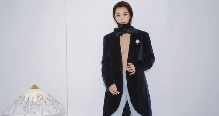明星开年封面大战！冰冰真空穿男装，浩存比例好绝，金球视后丰腴