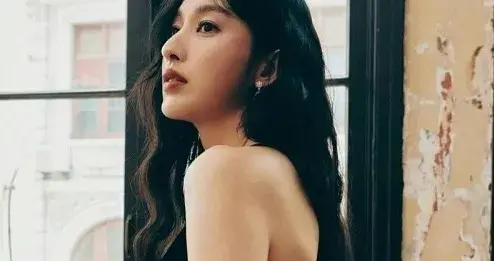 41岁张俪"背杀"出圈！十年自律练就雕塑身材，网友：这状态我服了