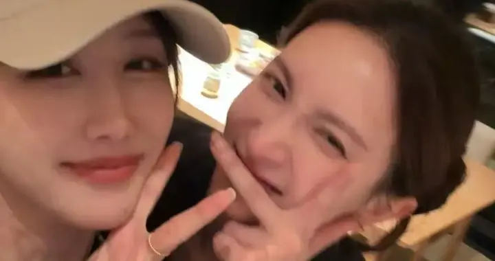 金晨过年在三亚喝嗨了！和佟丽娅闺蜜组集合，身边有好多年轻帅哥