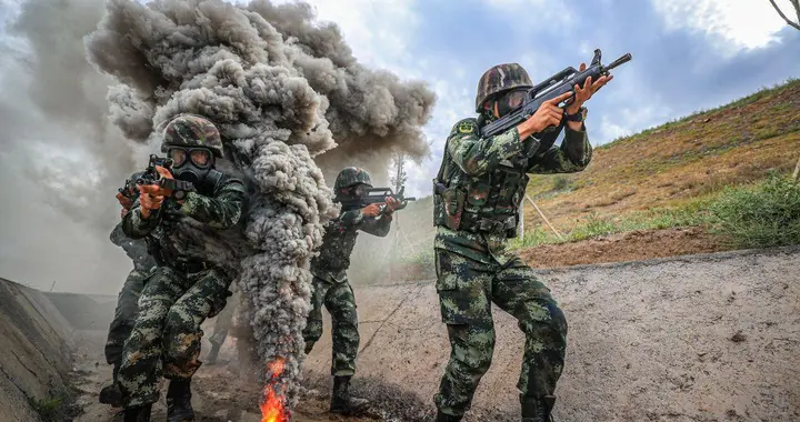 武警部队跟解放军之间，有何区别？公安局长有权直接调动兵力吗？