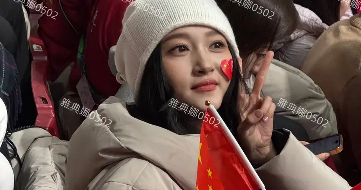 关晓彤虽然个子高但长了一张娃娃脸，本人很惊艳比电视上好看多了