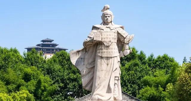 暗度陈仓：韩信的“基建骗局”与项羽的眼瞎名场面