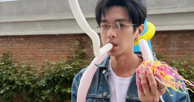 反差感拉满，张若昀陪爱女庆6岁生日，父女俩同款穿搭引人注目