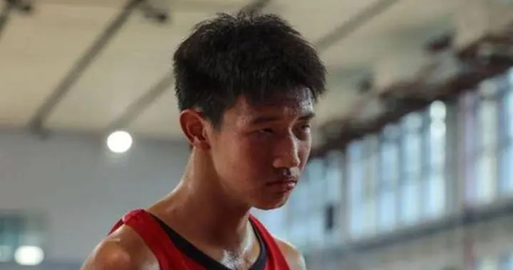 试训获广东认可即将签约却被凯撒紧急召回，黄明依单换杨腾飞，广东内线补强...