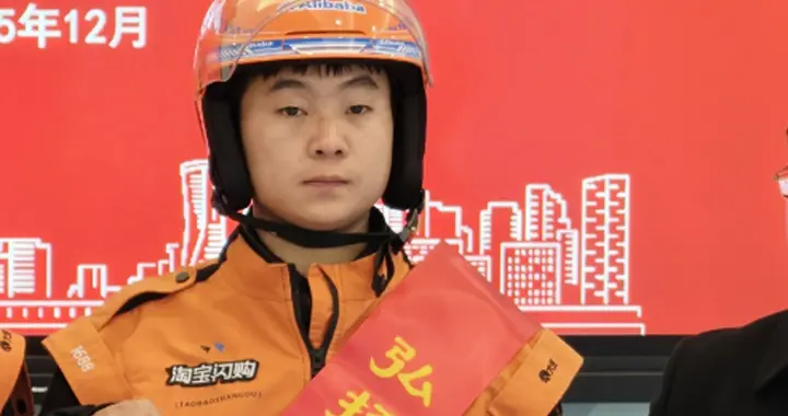 见义勇为后续：杭州外卖小哥矮小瘦弱，扑倒抢金镯男子，被嘉奖