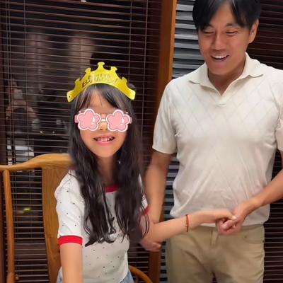 优优时尚穿搭：伊能静的女儿小米粒10岁生
