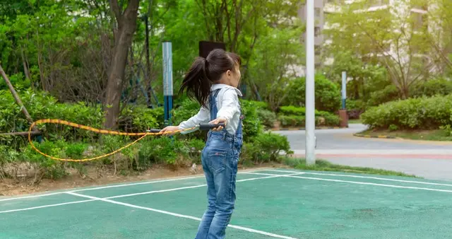 三年级的自闭症孩子能像一年级的普通孩子一样很快学会跳绳吗？