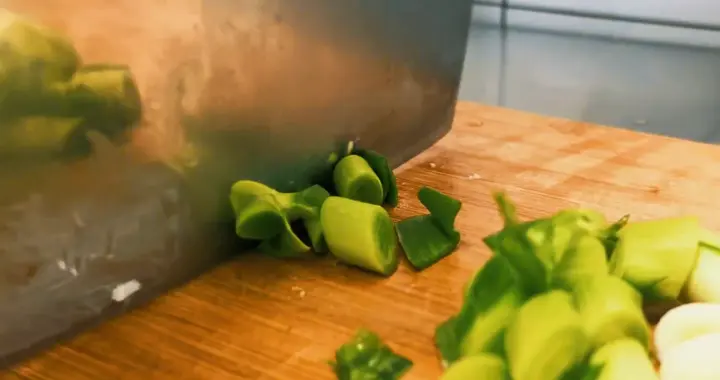 厨房里的美食之旅，从翻炒开始！