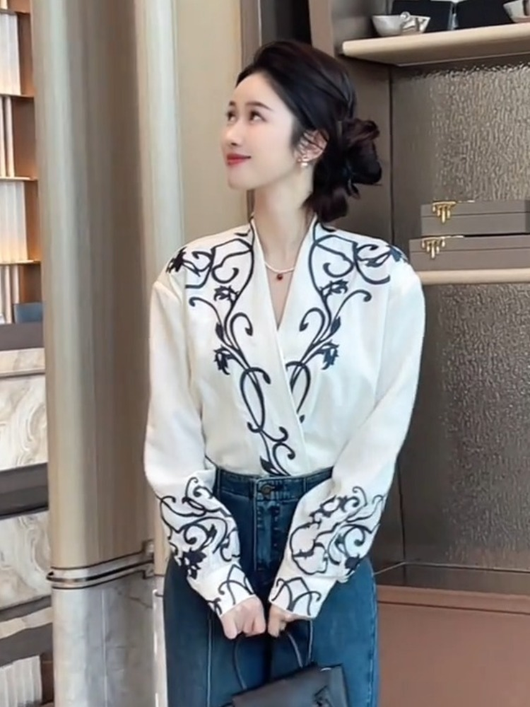 法式气质轻熟风时尚高级感白色印花衬衫