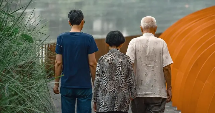 和父母同住后我才明白：再孝顺，也不能对年过70的父母做这三件事