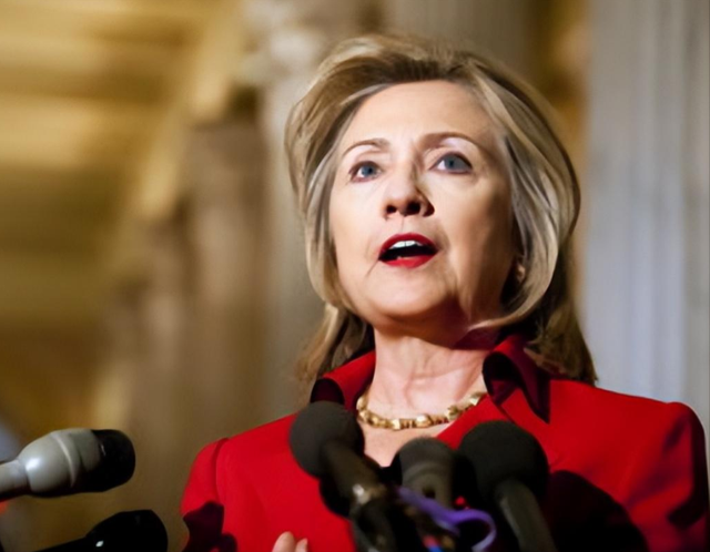 希拉里私下是什么样的？一天与5位男友相处，克林顿一言不发