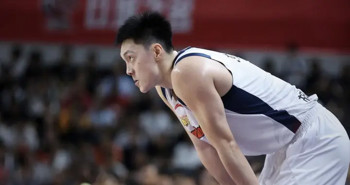胡明轩完成救赎！从5中0到G2砍21分，媒体人：这才是广东队长