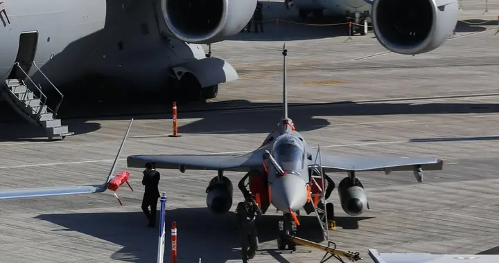 印度推销LCA光辉战机，枭龙现身迪拜航展，巴铁亮出霹雳15E导弹