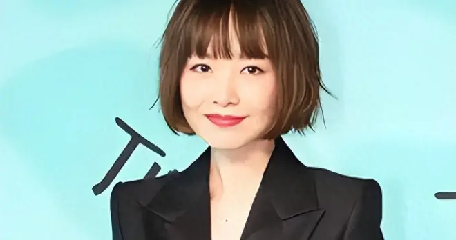 55岁"纸片人"鲁豫，与小19岁男友同居后变样，如今她令人大跌眼镜