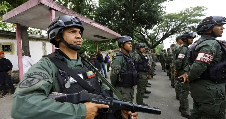 委内瑞拉大规模军事动员，美国最大军舰就位，英国突然出面搅局