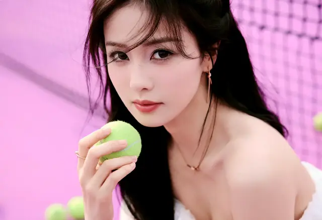 白鹿抹胸短裙，元气满满的少女感